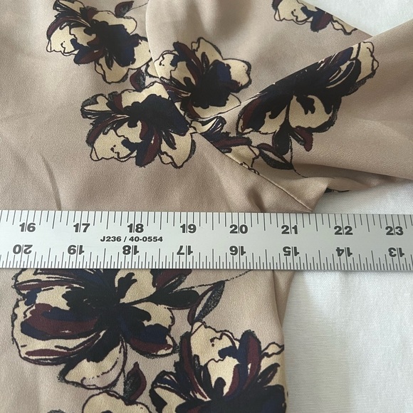 REDUCED ❗️ Ann Taylor top, Large - Picture 2 of 6